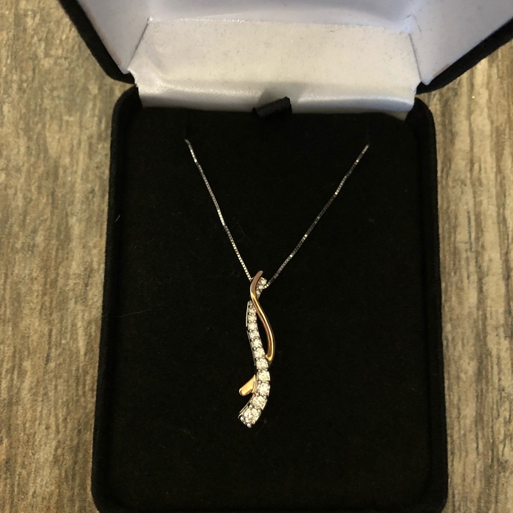 Rose Gold / Diamond necklace